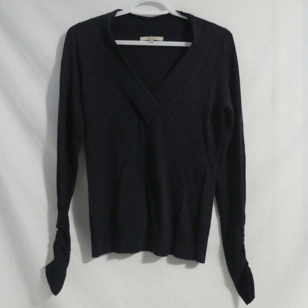 RW & CO | medium | Ribbed V-Neck Light Knit Sweater With Scrunched Up Sleeve Hem